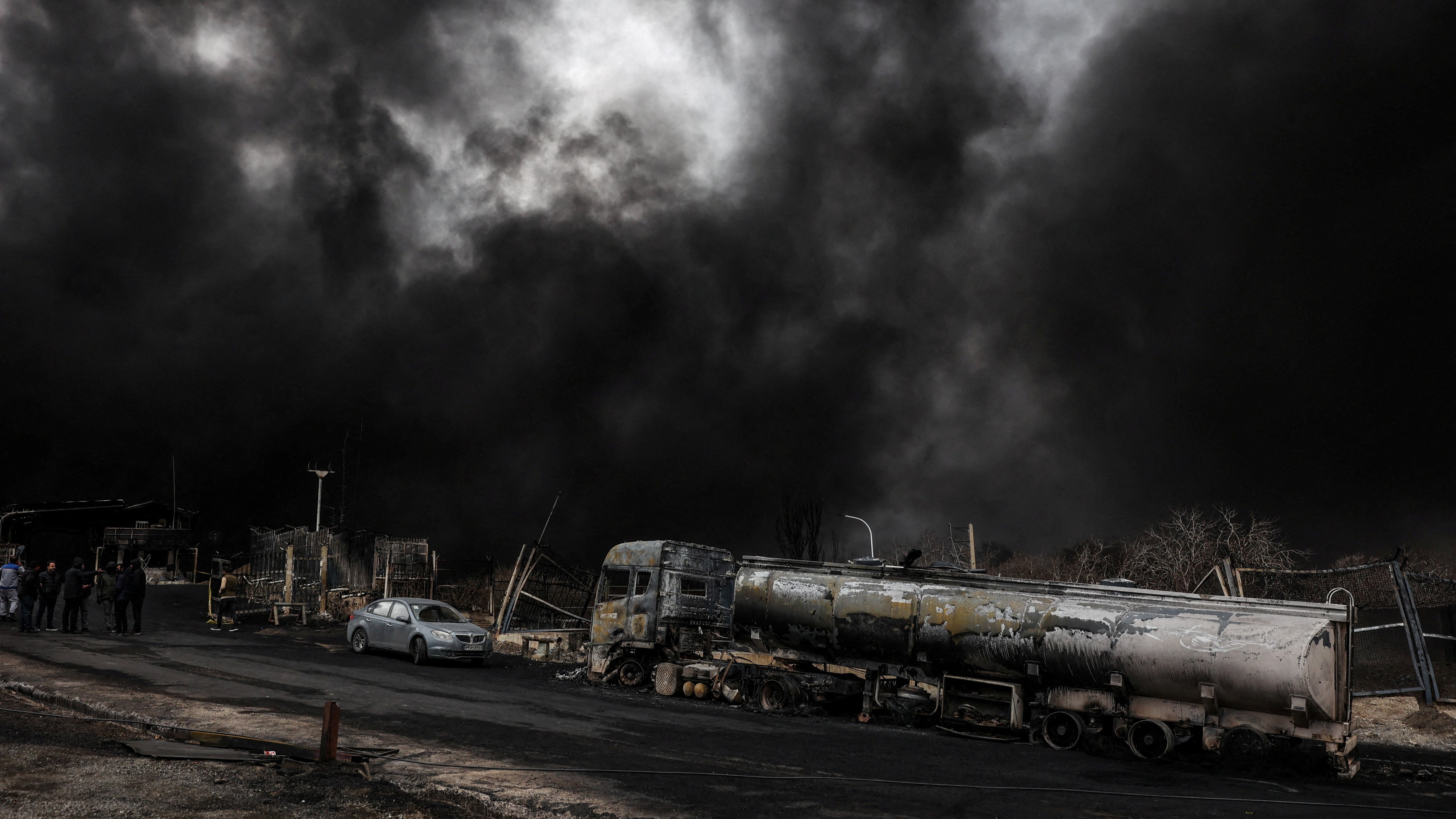 Fume no depósito de Shahran (Teherán). Asgaripour/WANA vía REUTERS.