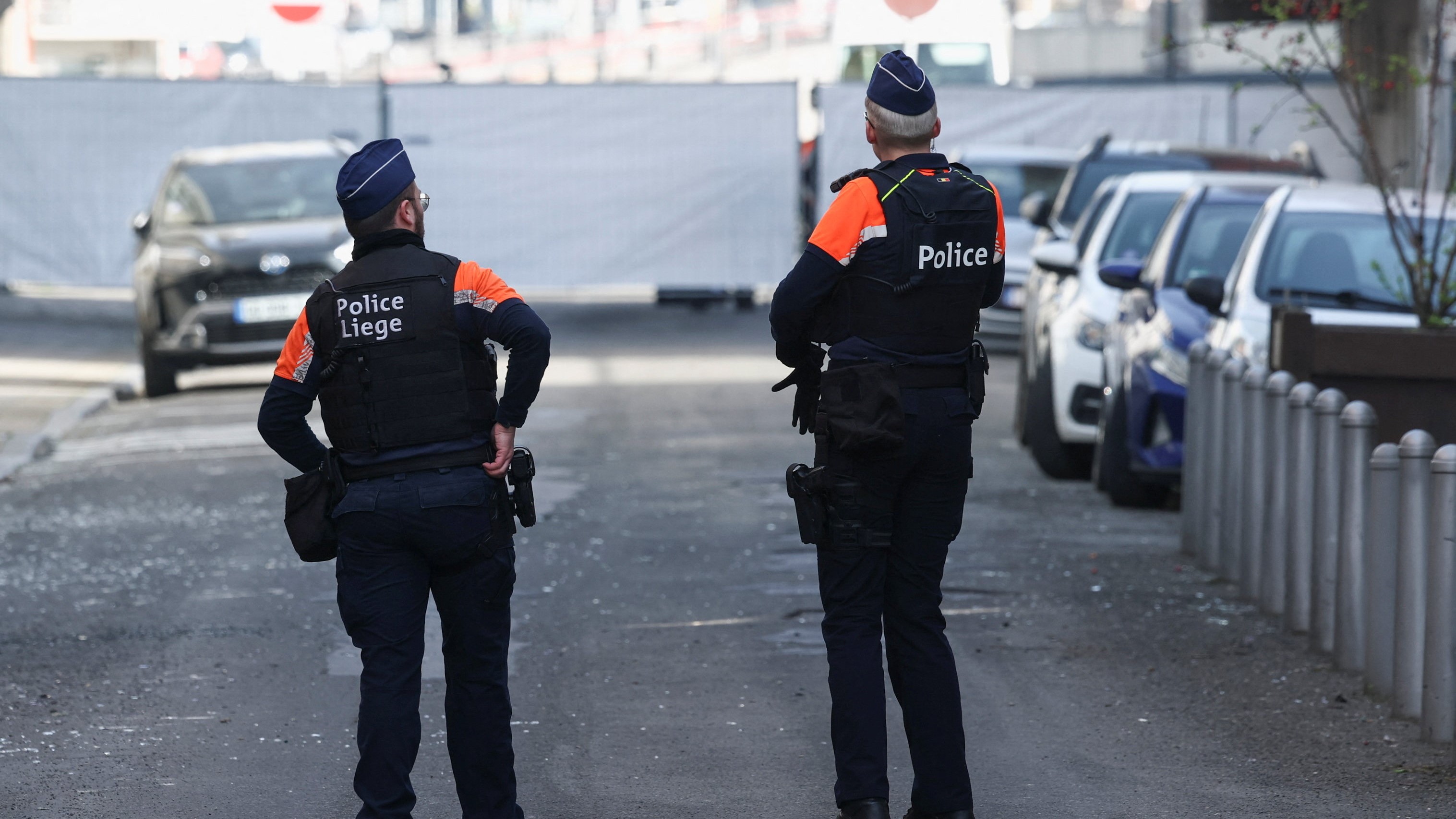 A policía asegura o sitio dunha sinagoga afectada pola explosión. REUTERS/Yves Herman.