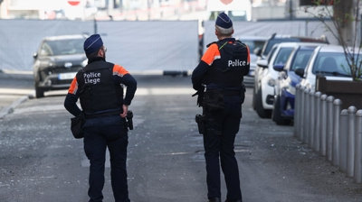 A policía asegura o sitio dunha sinagoga afectada pola explosión. REUTERS/Yves Herman.