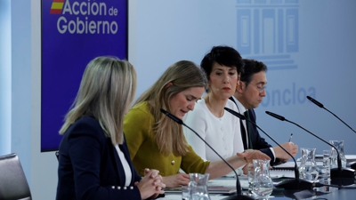 A ministra de Educación,, Milagros Tolón; a ministra para a Transición Ecolóxica, Sara Aagesen; a ministra voceira do Goberno, Elma Saiz, e o ministro de Asuntos Exteriores,, José Manuel Albares, este martes (EFE/Zipi)