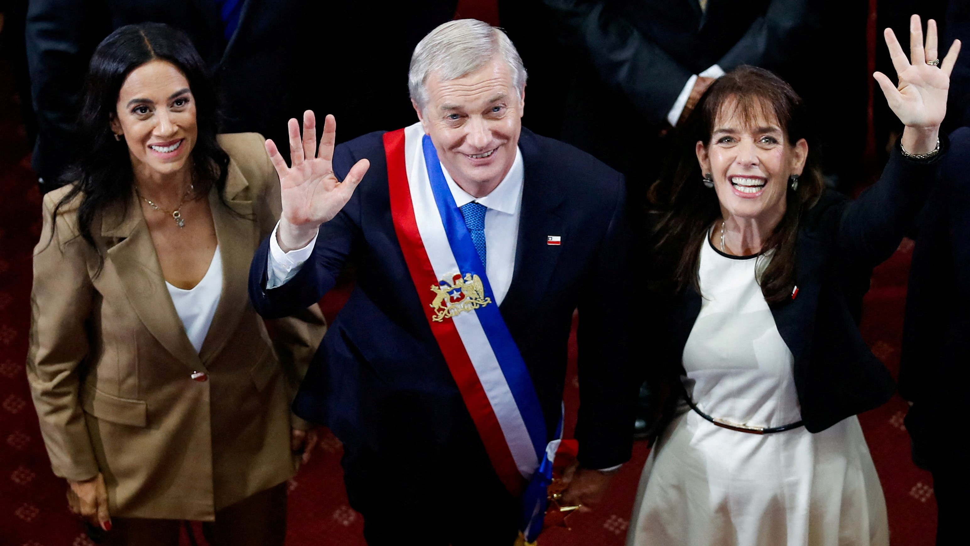 Kast, coa súa dona e a senadora Paulina Núñez, durante a cerimonia (REUTERS/Rodrigo Garrido)