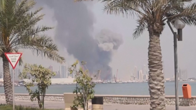 Columna de fume en Manama, Bahrein (Reuters)