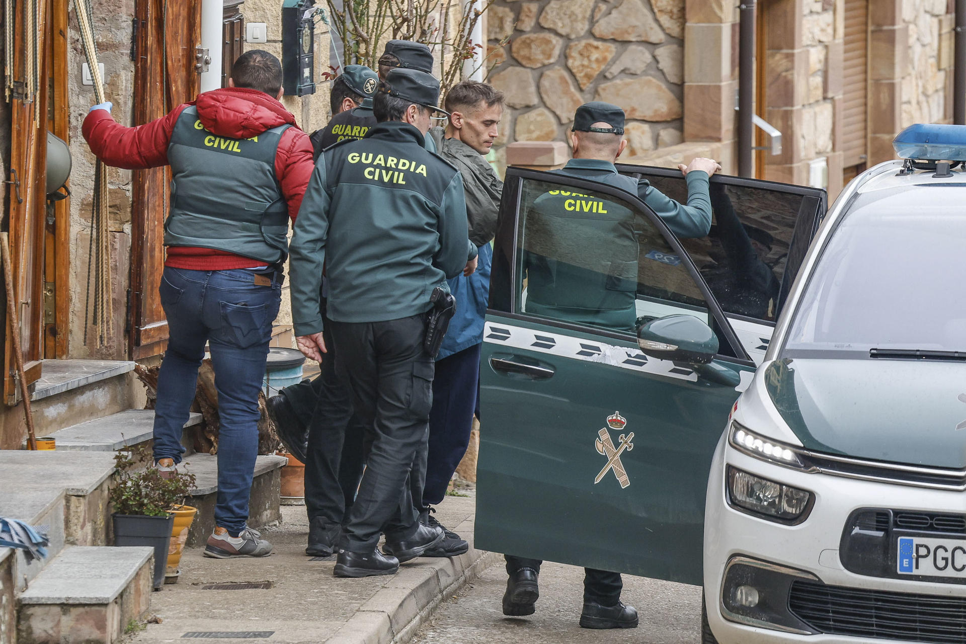 O home detido nunha localidade burgalesa. Santi Otero / EFE