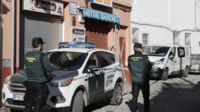 Garda Civil no lugar dos feitos (EFE/ Kai Försterling)