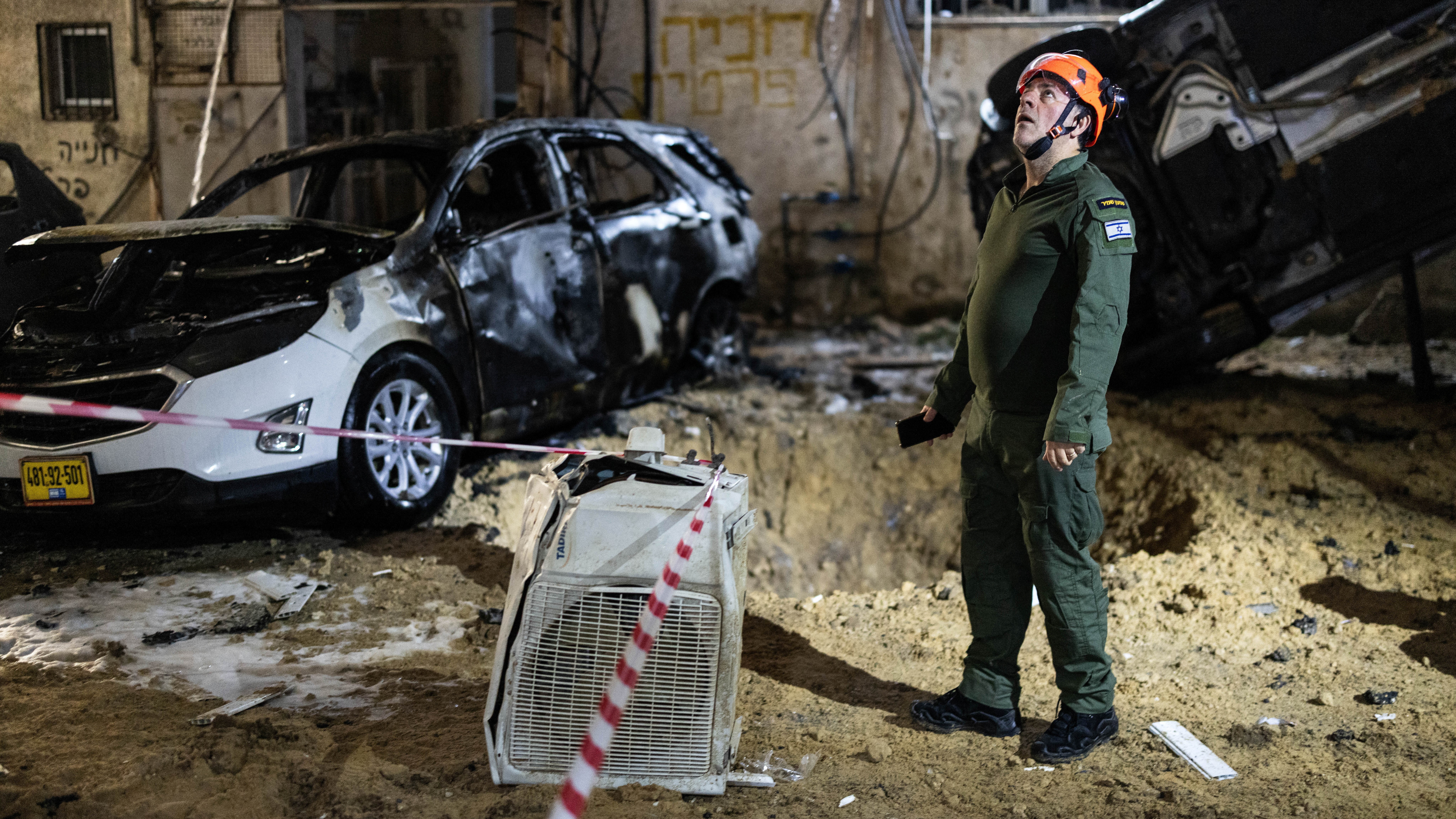 Impacto dun mísil no centro de Israel. REUTERS/Itai Ron.