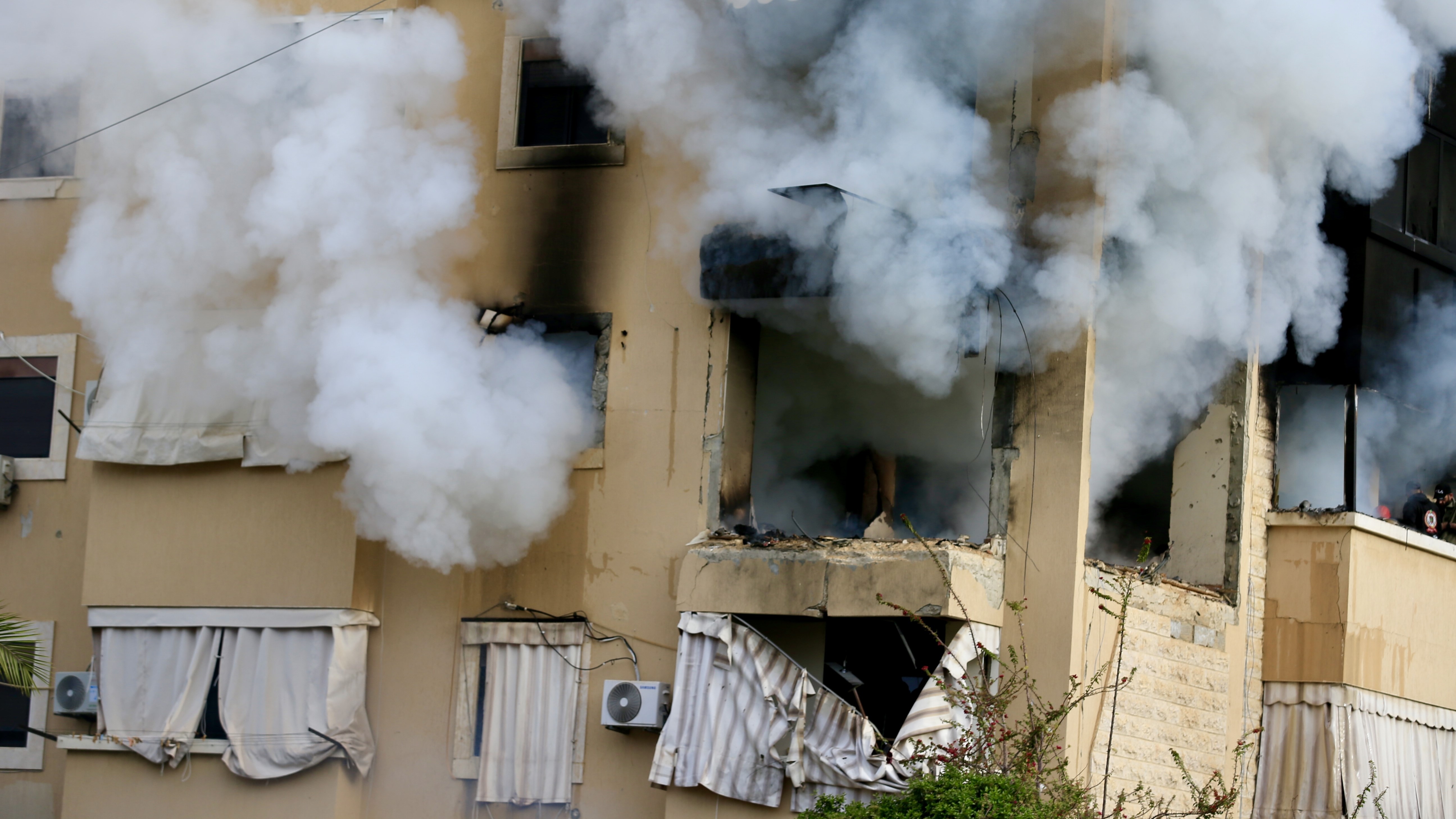 Edificio alcanzado por drons israelís en Haret Saida. EUROPA PRESS/Ali Hashisho
