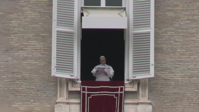 O papa León XIV este mediodía no rezo do Ángelus no Vaticano. Imaxe: Reuters