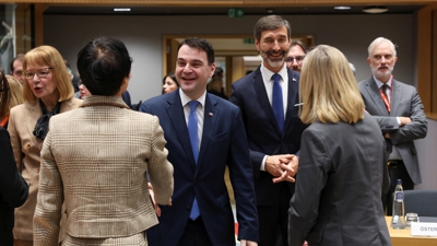 A comisaria europea de Ampliación, Marta Kos, o ministro de Asuntos Exteriores checo, Petr Macinka, o ministro de Asuntos Exteriores eslovaco, Juraj Blanar, e a ministra de Asuntos Exteriores austriaca, Beate Meinl-Reisinger, interveñen durante a reunión do Consello de Asuntos Exteriores da Unión Europea en Bruxelas, Bélxica, o 16 de marzo de 2026. REUTERS/Omar Havana