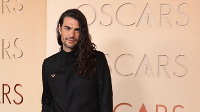 Oliver Laxe posa a súa chegada á gala de entrega dos premios Óscar. REUTERS/Daniel Cole