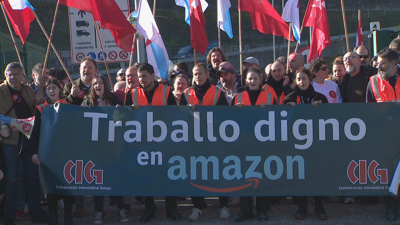 Os traballadores concentráronse ás portas da empresa