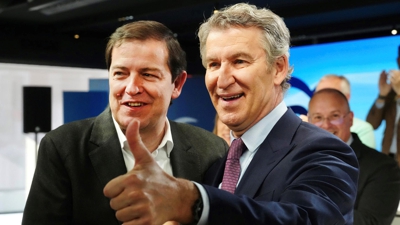 O líder do PP, Alberto Núnez Feijóo xunto ao presidente en funcións de Castela e León, Alfonso Fernández Mañueco (EFE/ David Mudarra/