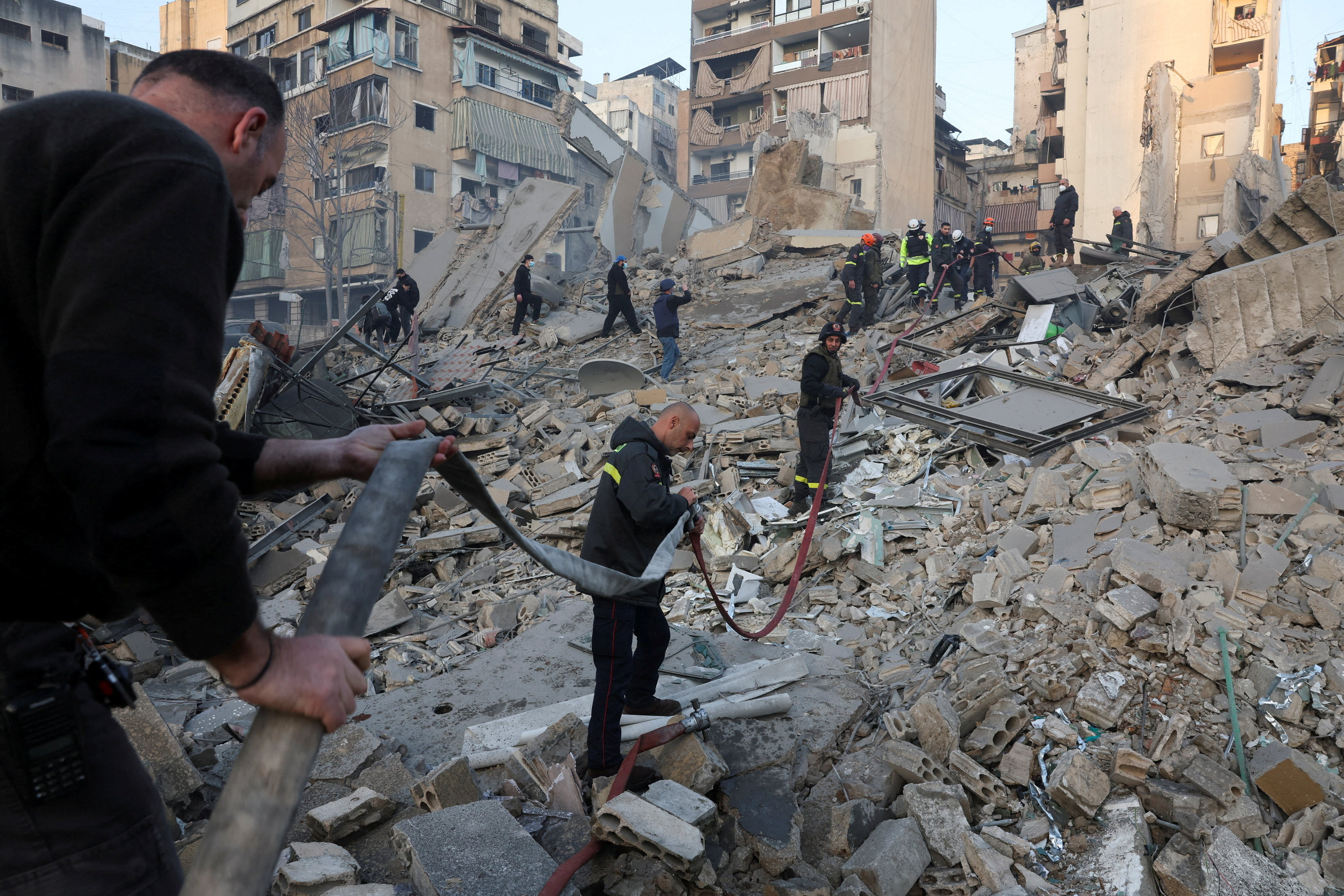 Un barrio céntrico de Beirut tras bombardeos israelís (REUTERS/Mohamed Azakir)