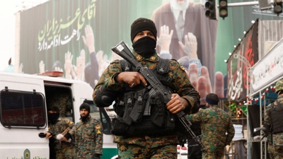 Policía nas rúas de Teherán (Reuters/Alaa al-Marjani)