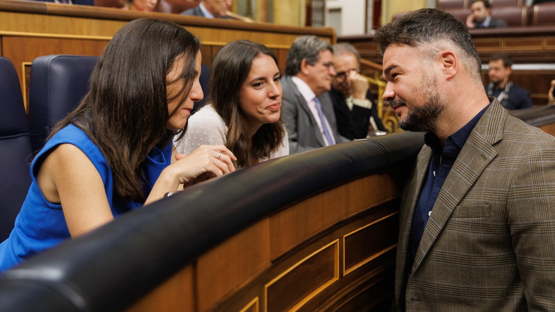 Irene Montero e Ione Belarra conversan con Gabriel Rufián (Eduardo Parra / Europa Press-Arquivo)