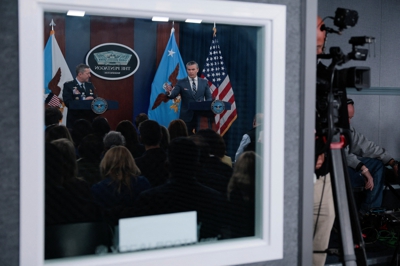 O secretario de Estado de Defensa e o xefe do Estado Maior atenden aos medios no Pentágono. Reuters