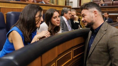 Irene Montero e Ione Belarra conversan con Gabriel Rufián (Eduardo Parra / Europa Press-Arquivo)