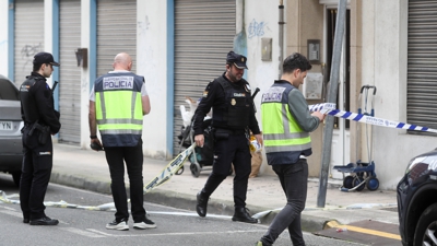 Axentes de policía no lugar do tiroteo (Europa Press/Carlos Castro)