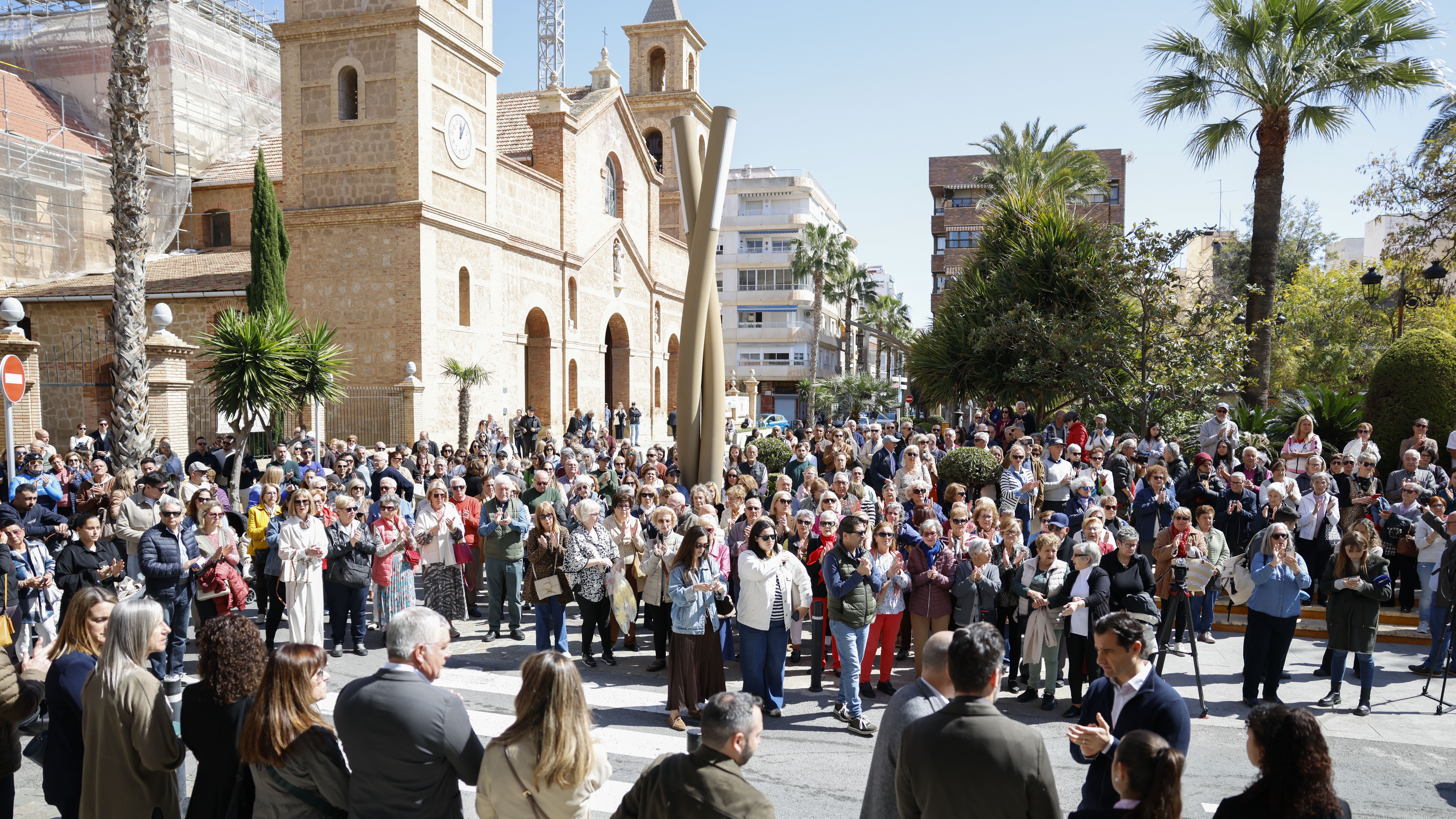 Minuto de silencio en Torrevieja polo asasinato dunha nena de 3 anos a mans do seu pai. EFE/ Pablo Miranzo