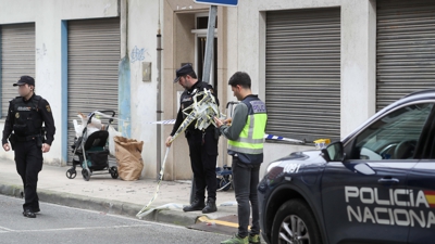 Axentes de policía no lugar do tiroteo (Europa Press/Carlos Castro)