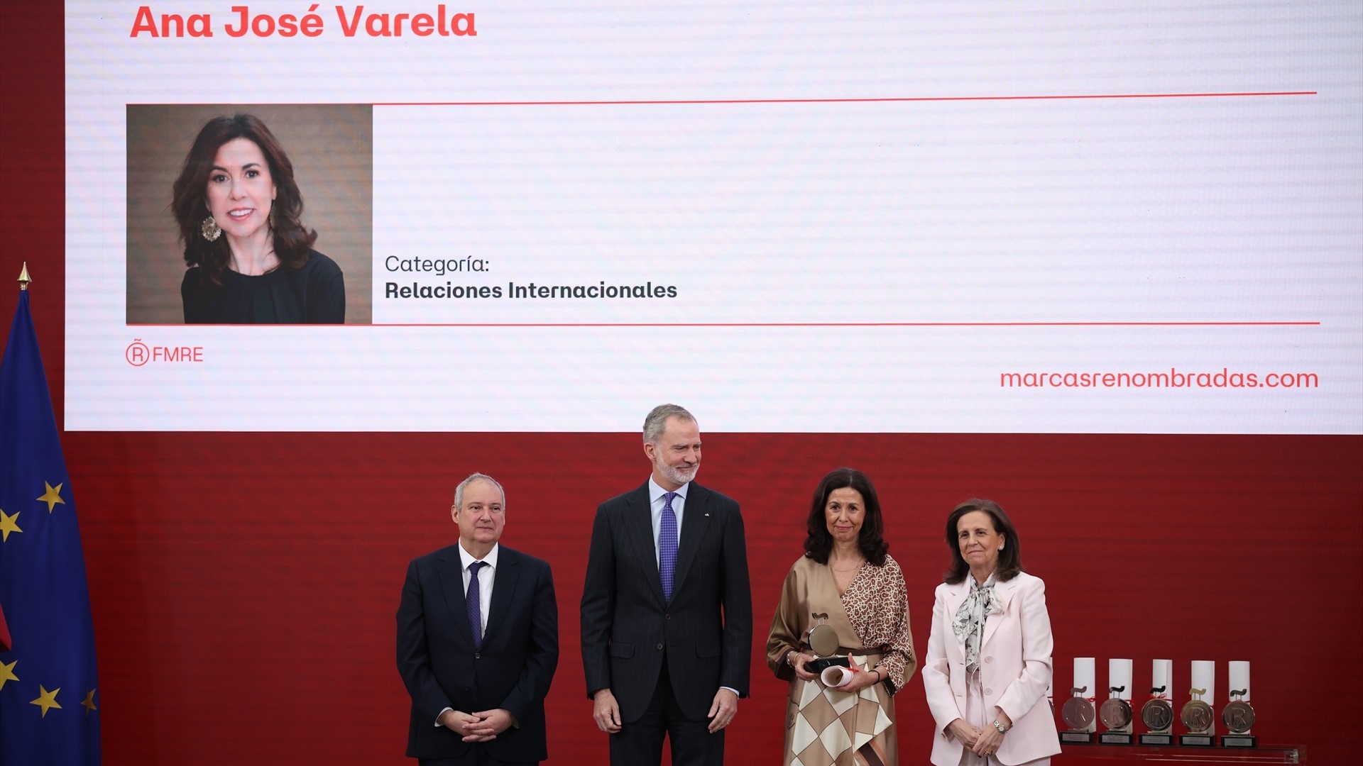 O rei Filipe VI entrega a distinción á luguesa Ana José Varela ( Alejandro Martínez Vélez Europa Press)