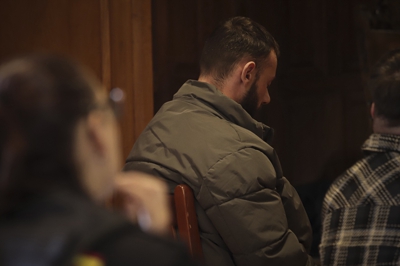 O xuízo chega sete anos despois dos feitos porque o acusado fuxiu ao Reino Unido. Europa Press