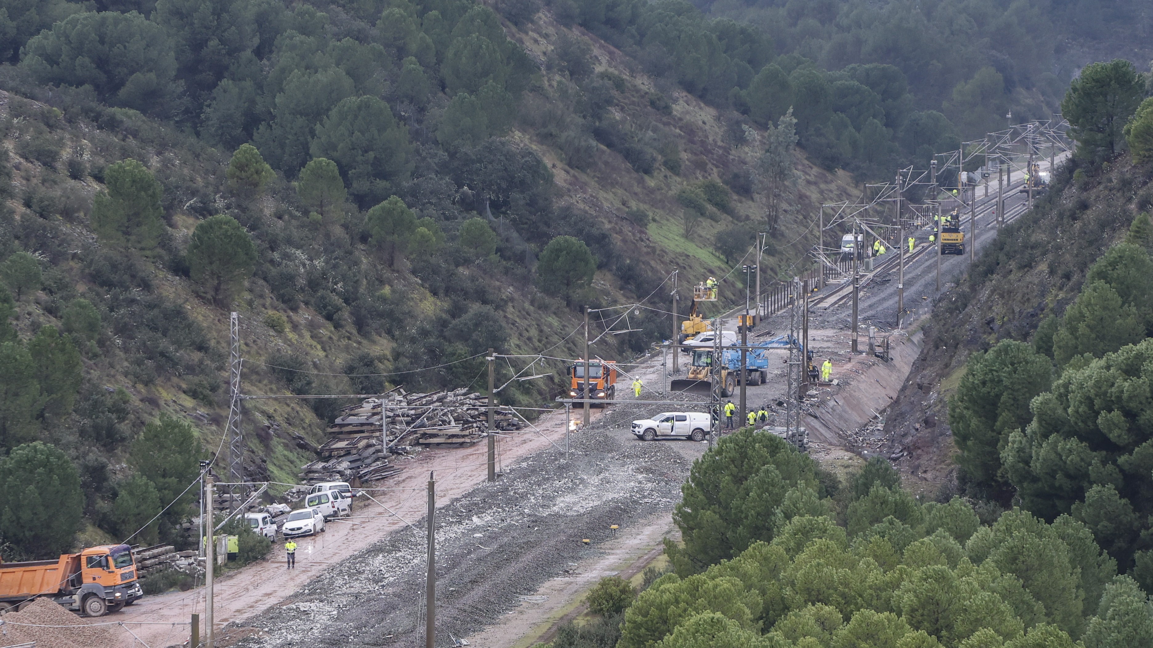 Traballos de reparación na vía tras o accidente de Adamuz (Arquivo Europa Press)