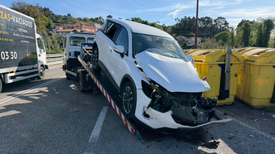 Estado no que quedou un dos vehículos accidentados