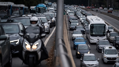 Tráfico na A-6 en Madrid nunha imaxe de arquivo (Europapress)