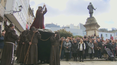 Procesión do Encontro, na praza Maior de Viveiro