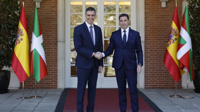 Pedro Sánchez recibe a Imanol Pradales na Moncloa. EFE/Chema Moya