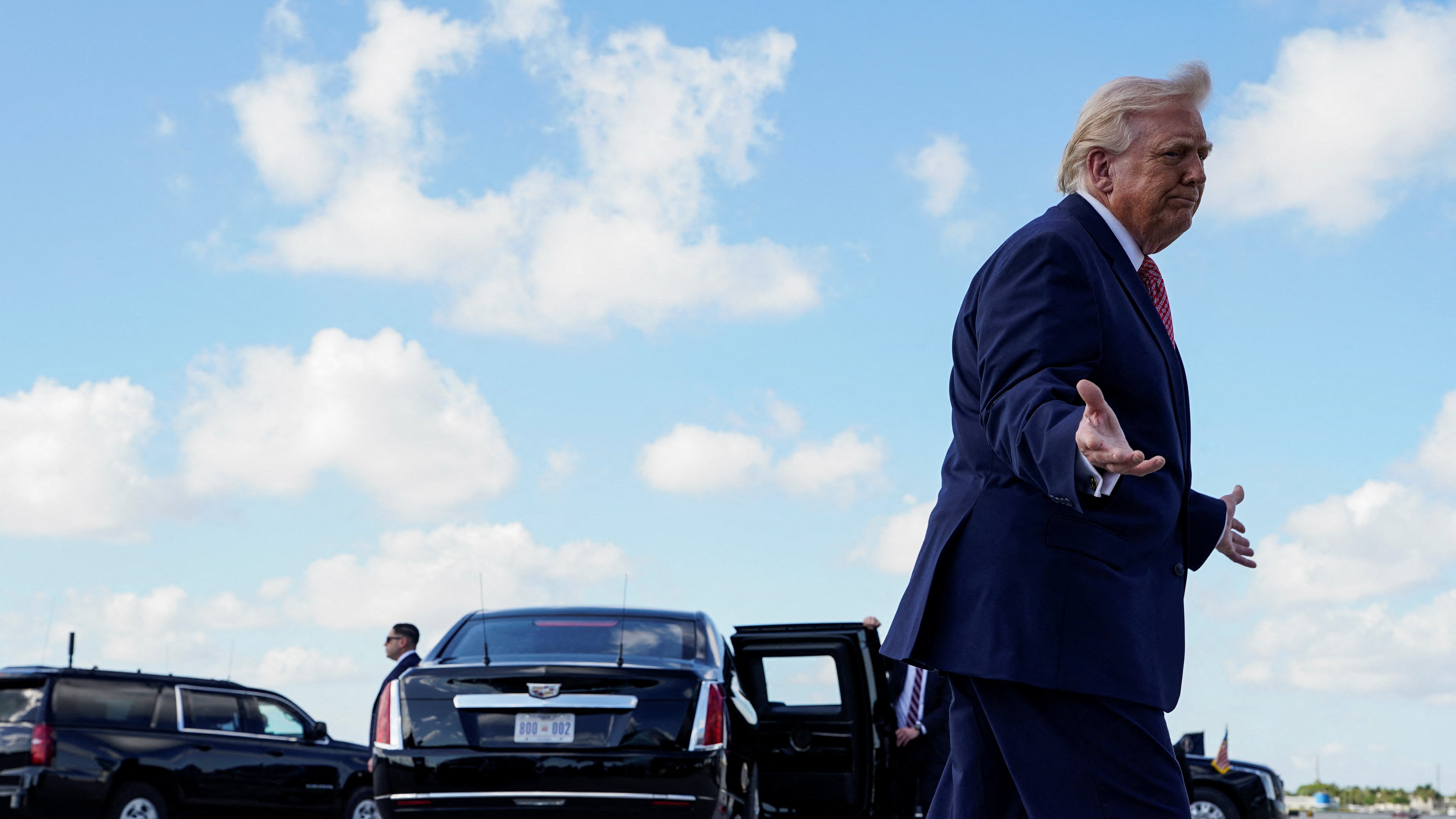 Trump no aeroporto de Miami este venres. REUTERS/Elizabeth Frantz