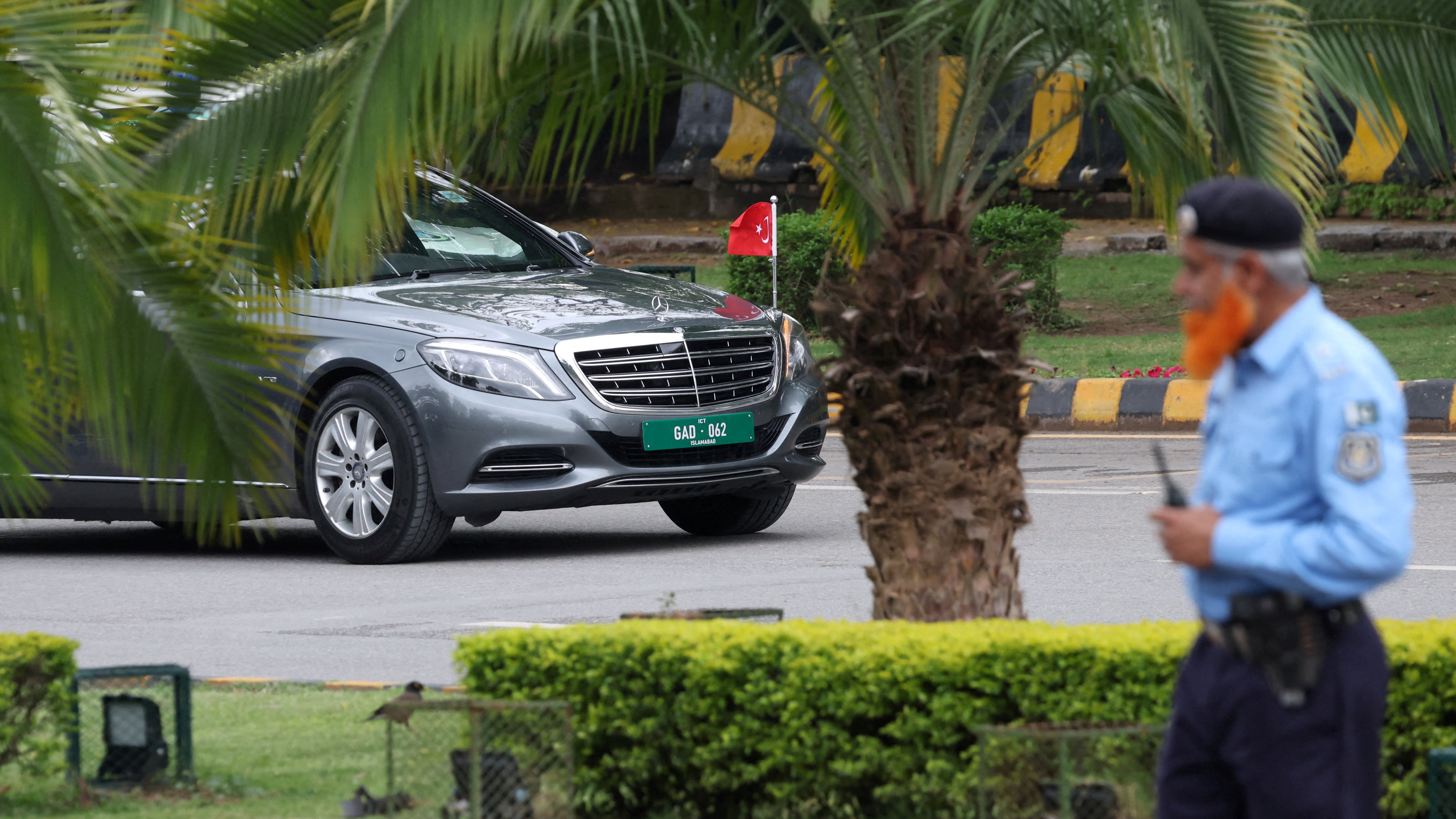 Un coche oficial en Islamabad. REUTERS/Akhtar Soomro
