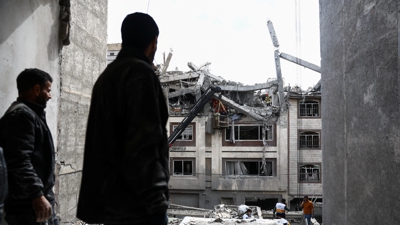 Edificios residenciais danados polas bombas en Teherán. Majid Asgaripour/WANA vía REUTERS