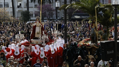 Procesión de Ramos na praza de Amboage. EFE/Kiko Delgado