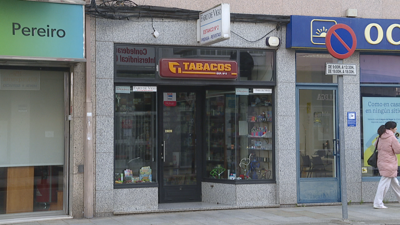 O estanco asaltado está situado na rua da Ponte en Lalín