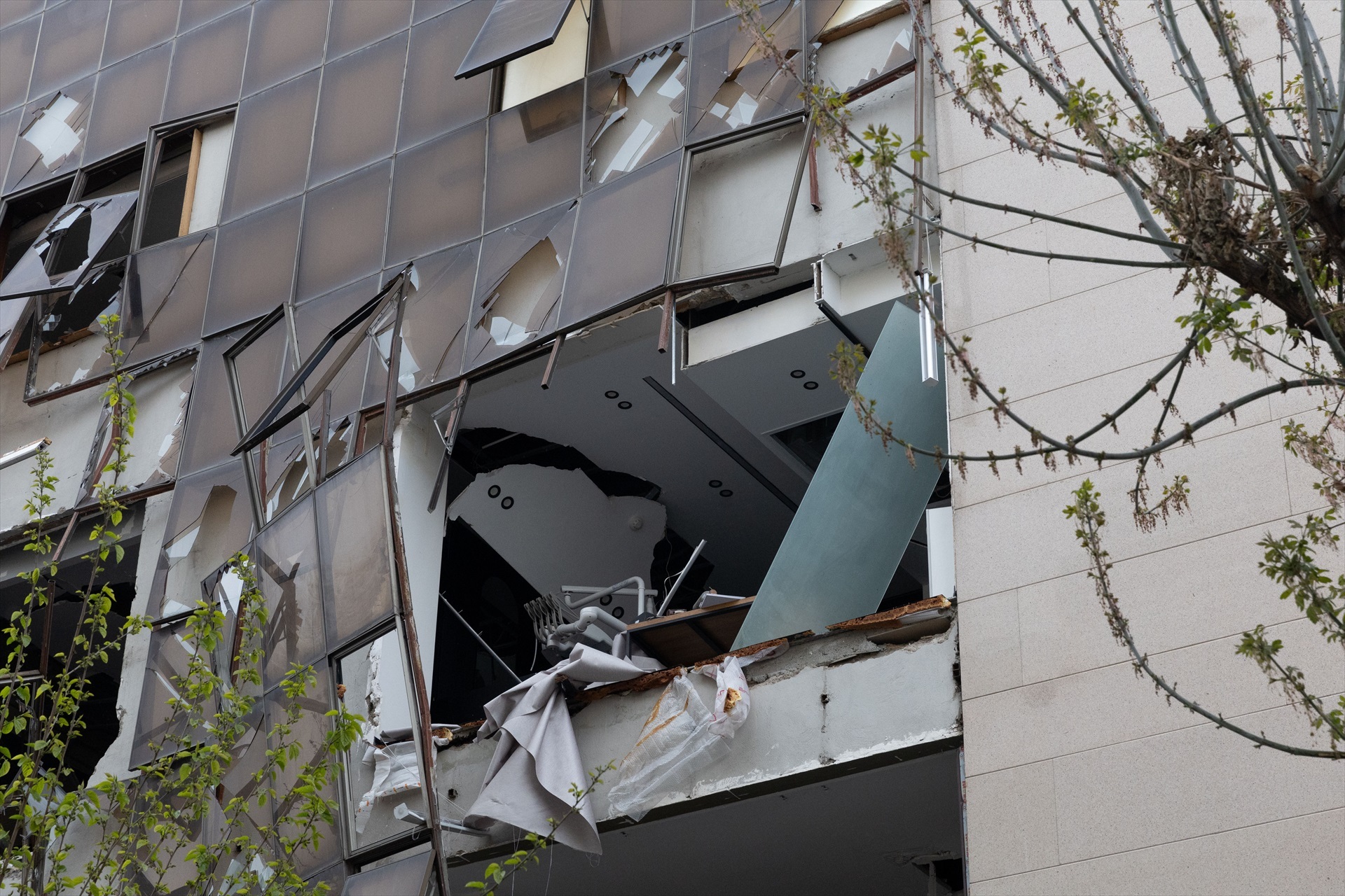 Edificio de oficinas atacado en Teherán. Europa Press / Sobhan Farajvan