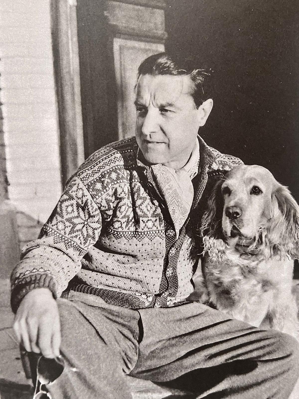 José Suárez co seu can Mambrino en Punta del Este (O Uruguai), en 1950