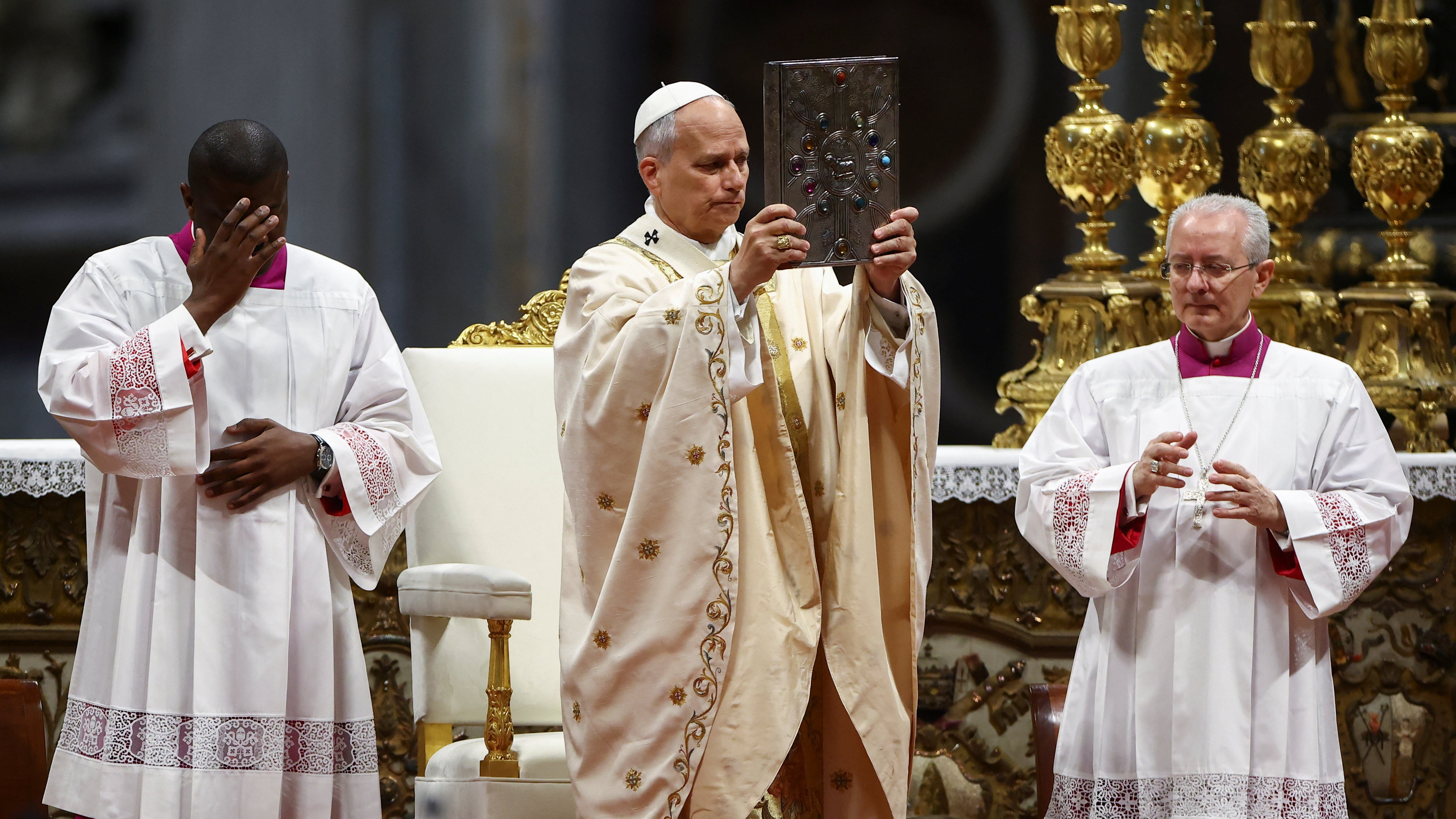 León XIV, este Xoves Santo na Misa Crismal da Basílica de San Pedro ( REUTERS/Guglielmo Mangiapane)