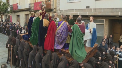 As rúas de Ferrol e Viveiro enchéronse coas procesións do Xoves Santo (TVG)
