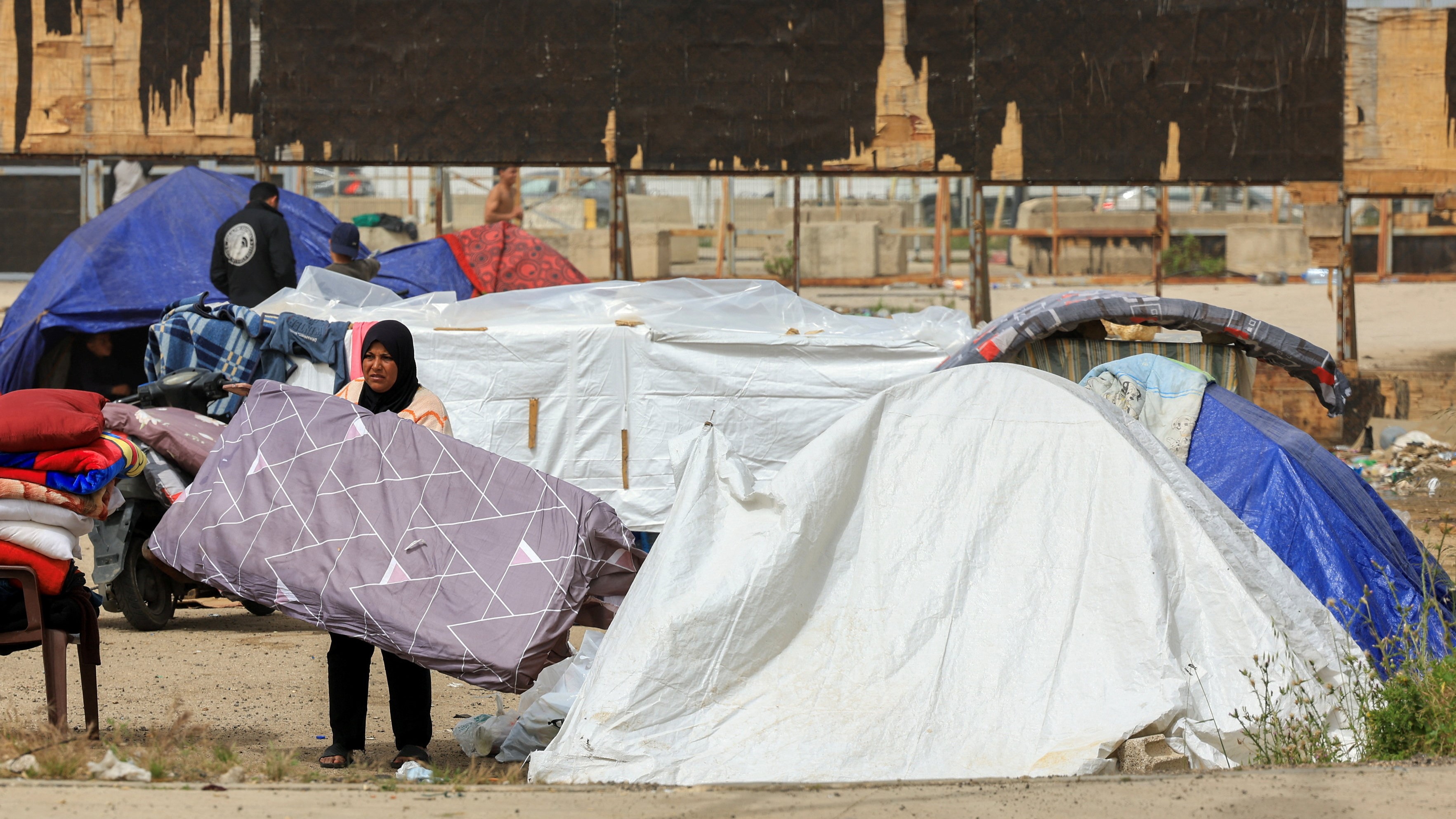 Persoas desprazadas polo conflito en Beirut. REUTERS/Mohamed Azakir
