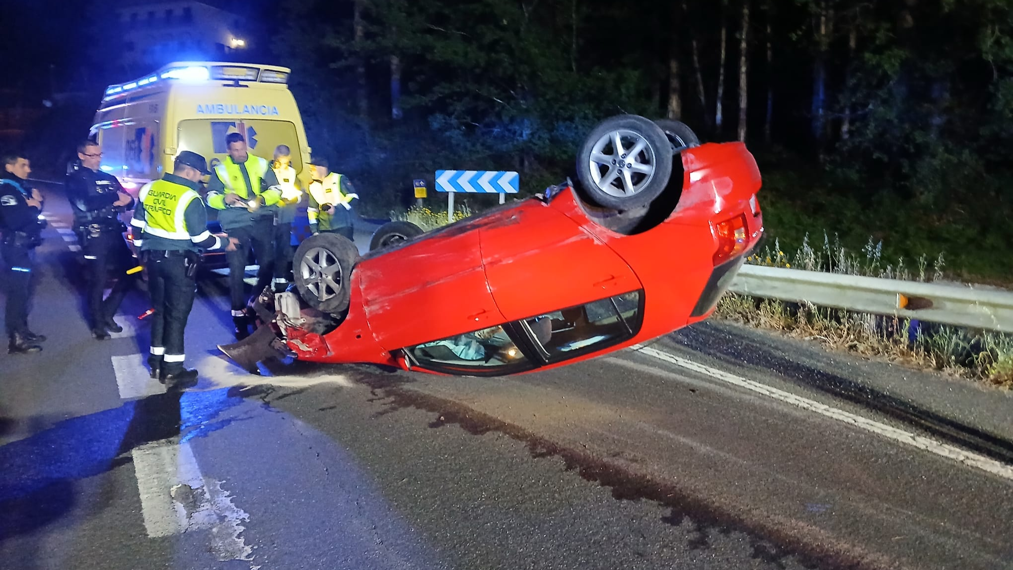 Un dos coches sinistrados en Redondela. Imaxe cedida polo GES de Mos