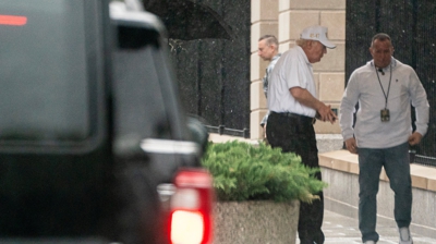Trump na Casa Branca este domingo. REUTERS/Nathan Howard