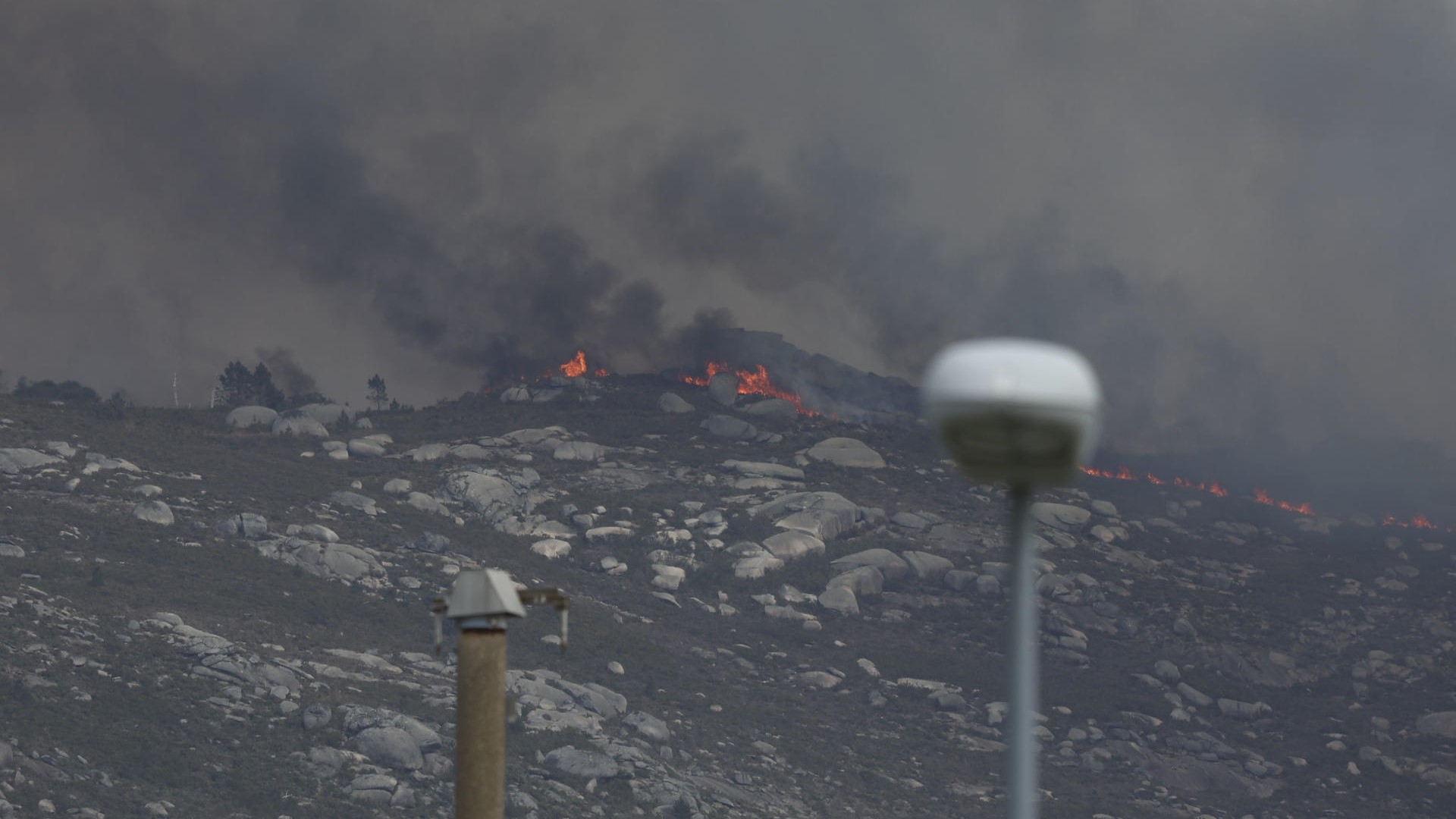 Lume no monte Galleiro, Ponteareas. EFE/Sxenick.