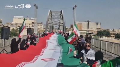 O réxime iraniano convocou a centos de cidadáns para formar cadeas humanas nas infraestruturas ameazadas polos EUA