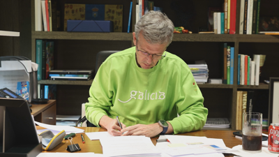 Alfonso Rueda, este martes, preparando o debate