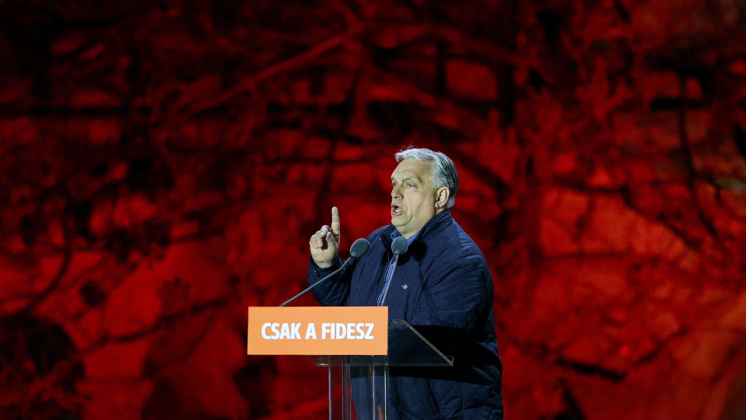 Orbán no mitin de clausura. REUTERS/Leonhard Foeger