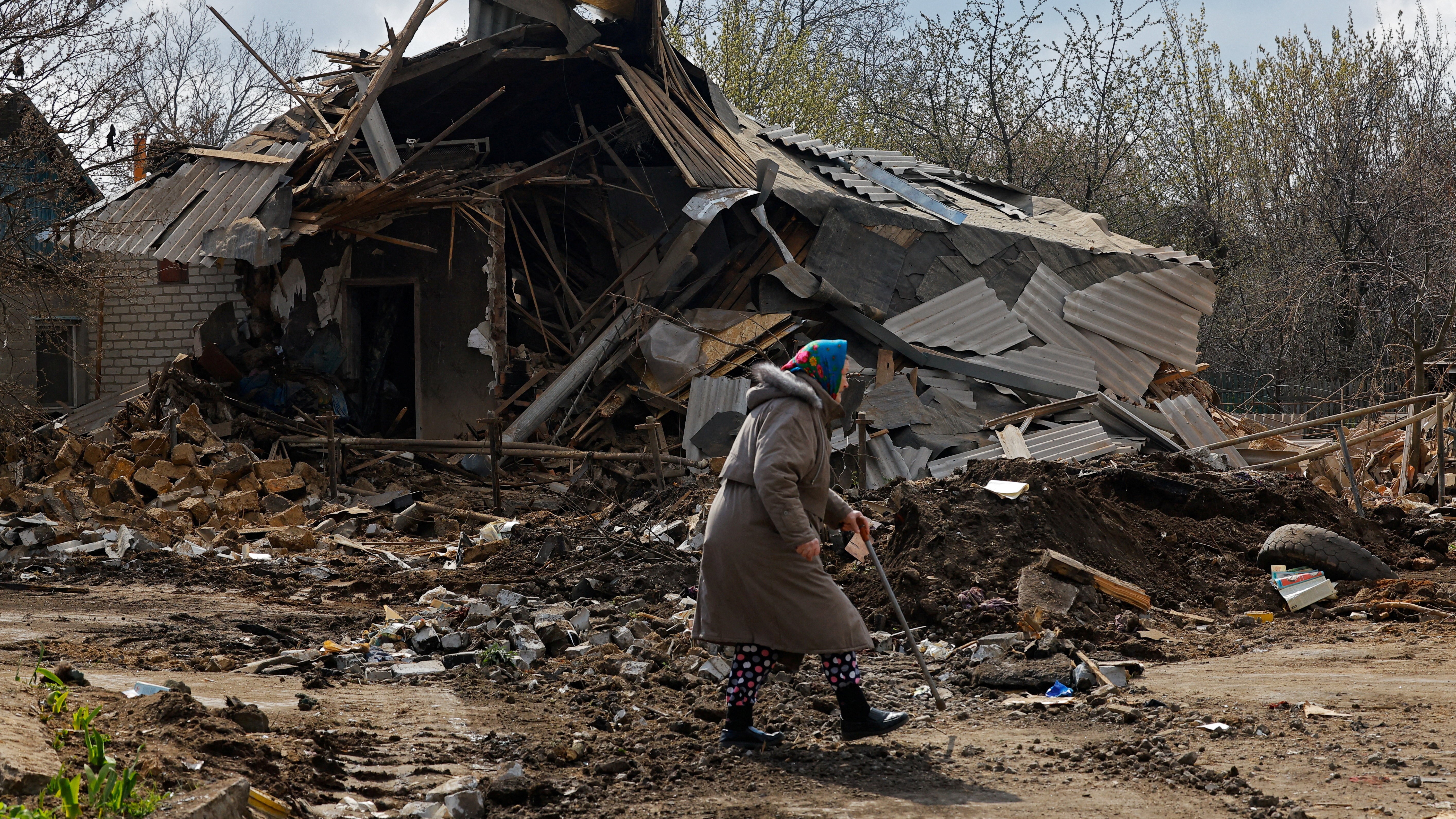 Imaxe dos estragos causados por un dron ruso en Ucraína (REUTERS/Alexander Ermochenko)