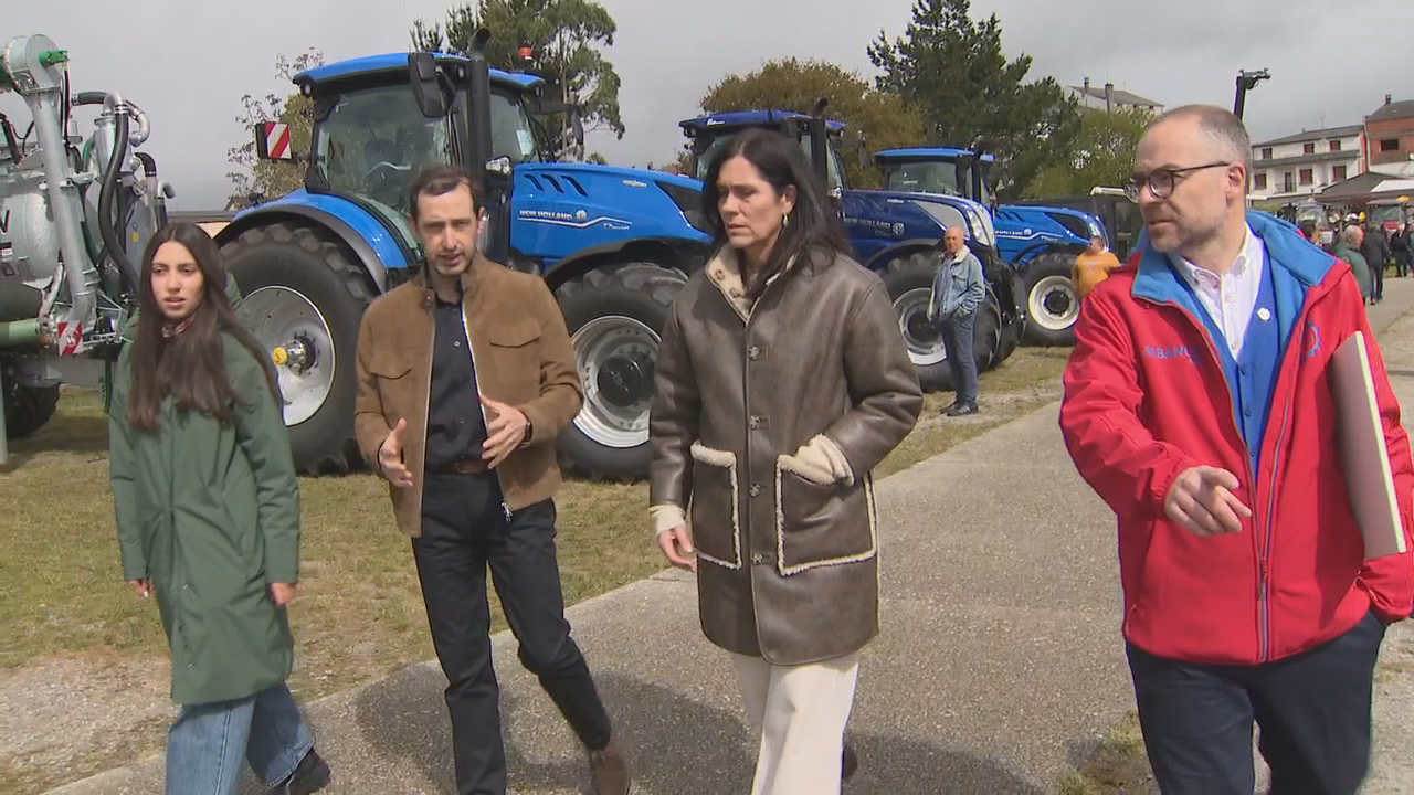 Paula Prado, durante a súa visita á feira Moexmu en Cospeito (TVG)