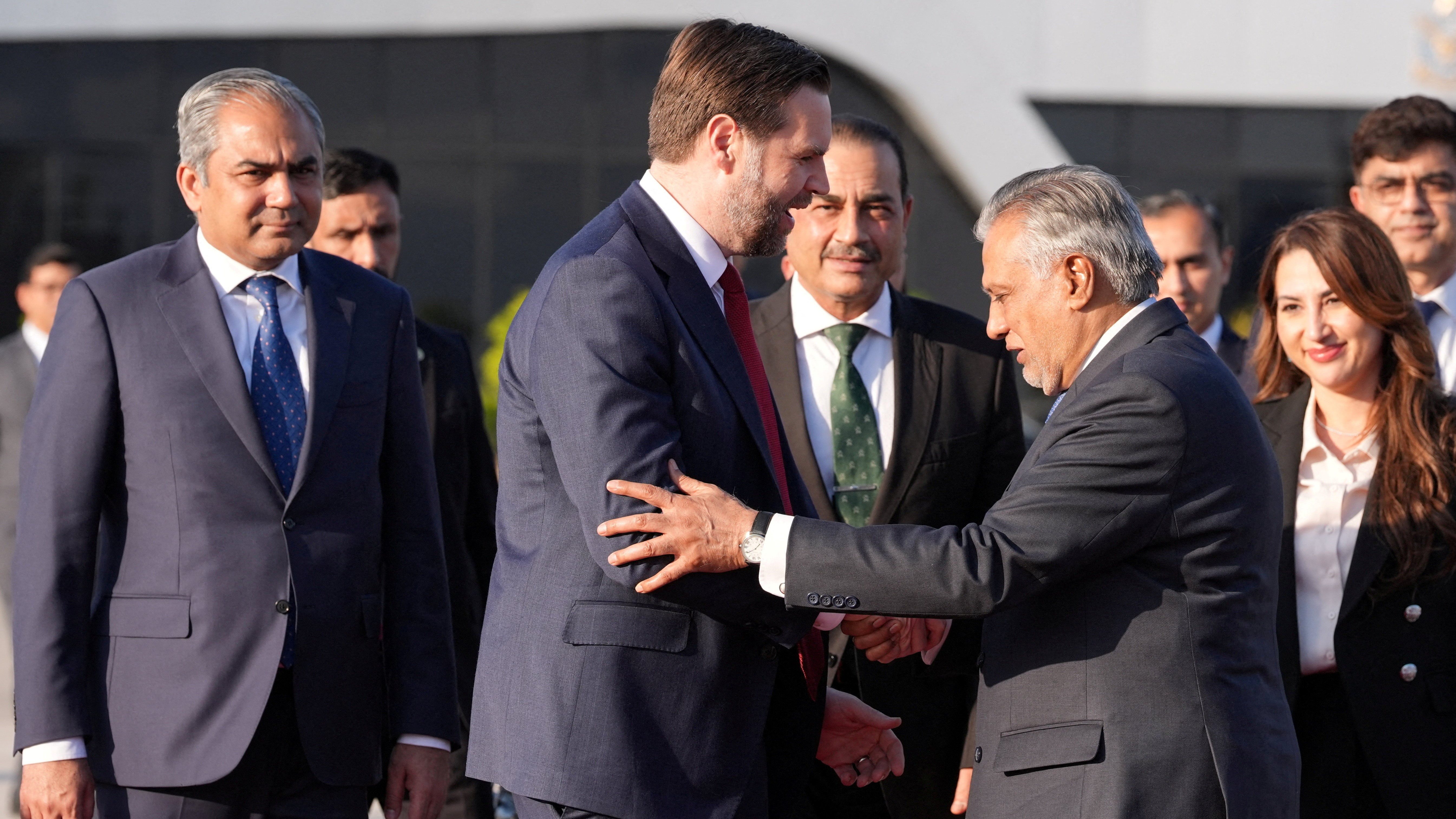 JD Vance antes de abandonar Islamabad. Jacquelyn Martin/Pool vía REUTERS