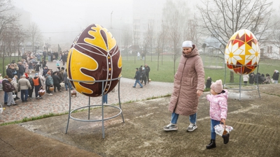 Celebración da Pascua ortodoxa en Bucha (Ucraína). REUTERS/Alina Smutko